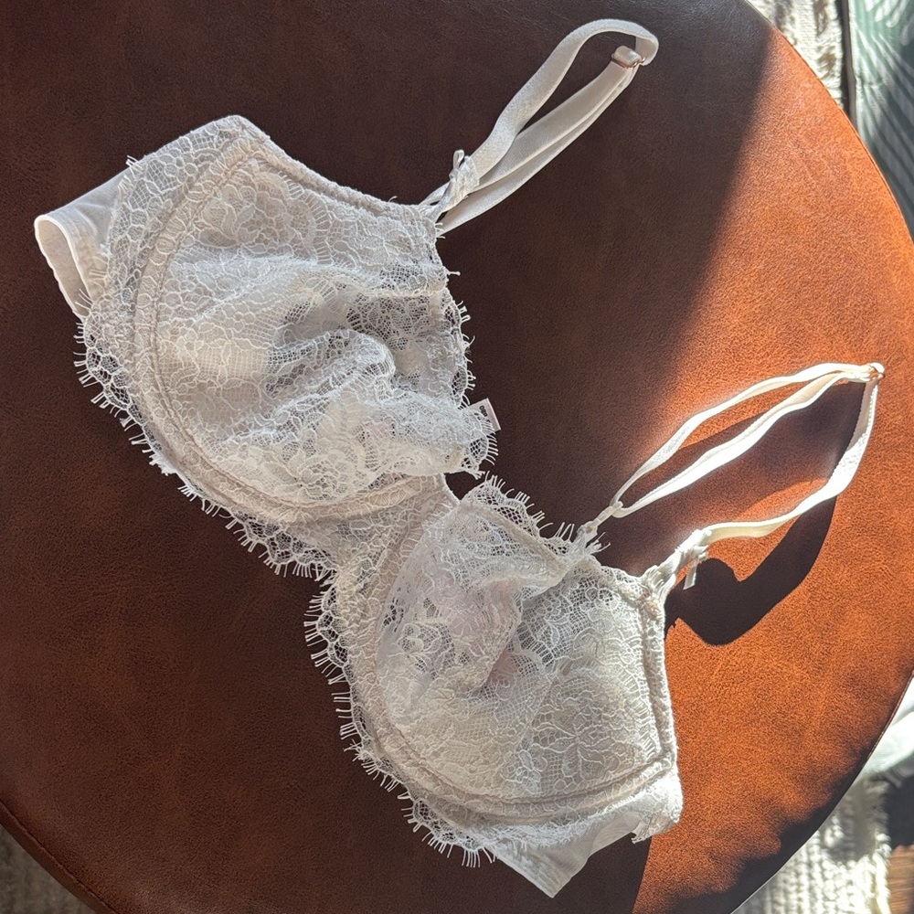 Victoria's Secret| Balconet Lace Underwire Bra - Cream